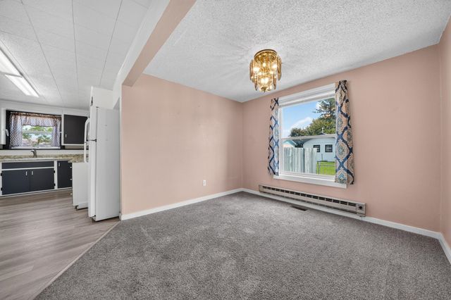 8915 E Grace Ave, Millwood, WA 99212