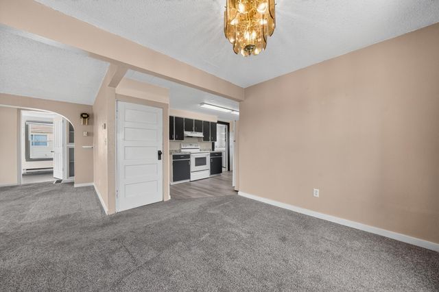 8915 E Grace Ave, Millwood, WA 99212