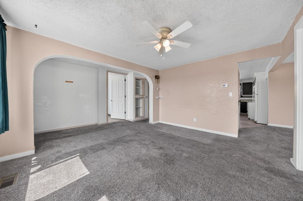 8915 E Grace Ave, Millwood, WA 99212 photo 3