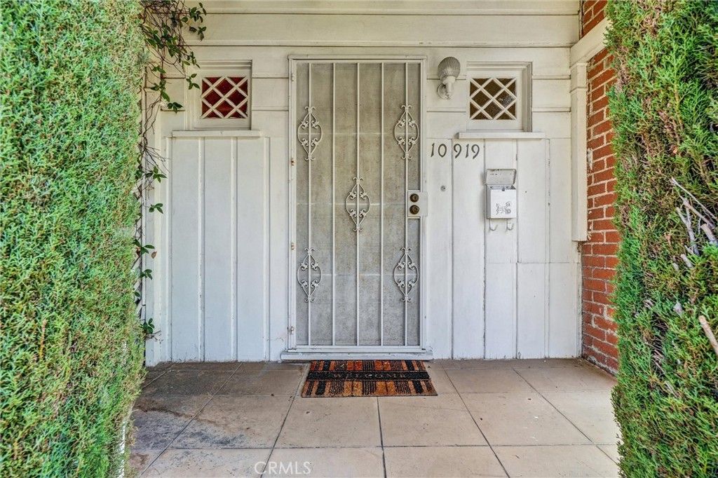 Image 4 of property listing at 10919 Loch Lomond Drive, Whittier, CA 90606