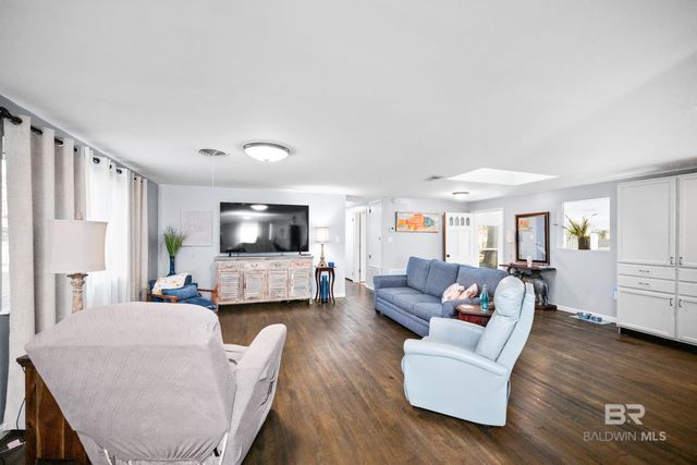 401 W Myrtle Avenue, Foley, AL 36535