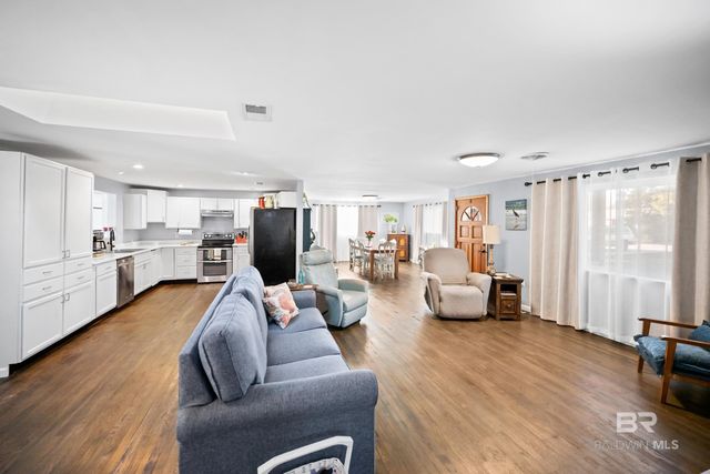 401 W Myrtle Avenue, Foley, AL 36535