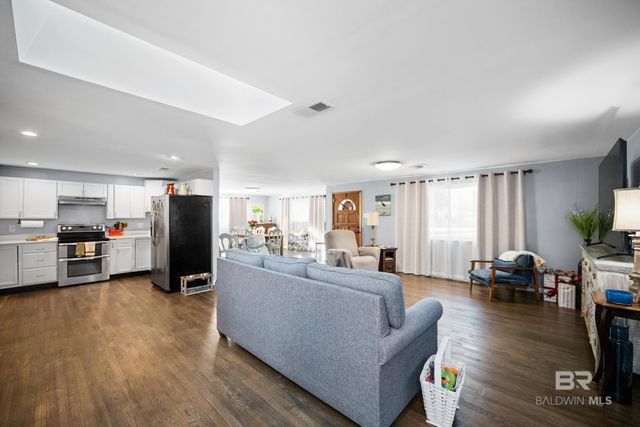 401 W Myrtle Avenue, Foley, AL 36535