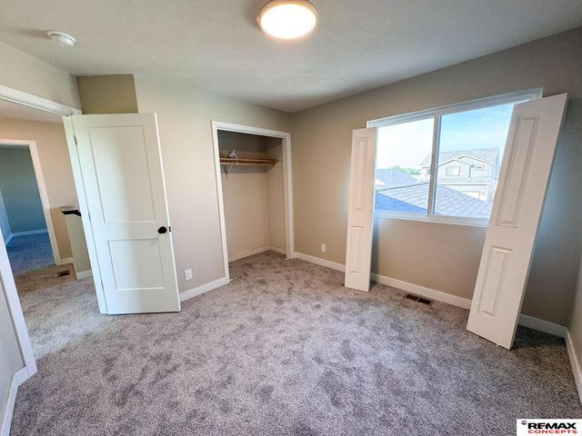 10526 S 76th Street, Lincoln, NE 68516