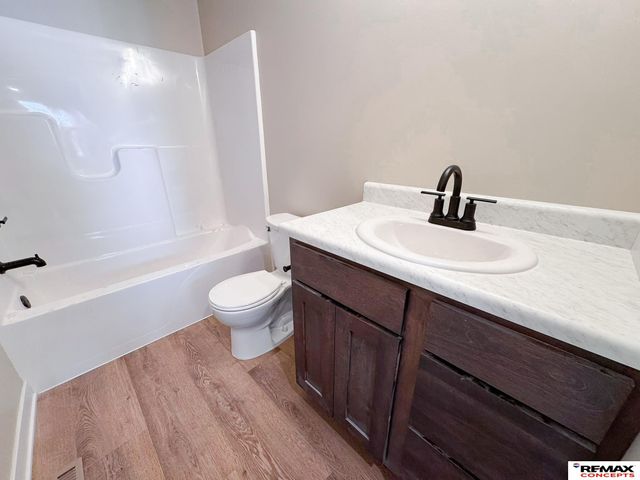10526 S 76th Street, Lincoln, NE 68516