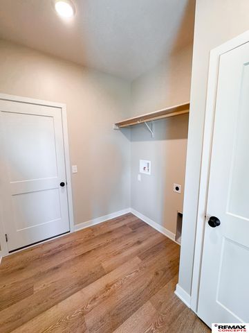 10526 S 76th Street, Lincoln, NE 68516