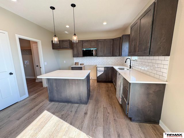 10526 S 76th Street, Lincoln, NE 68516