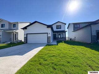 10526 S 76th Street, Lincoln, NE 68516