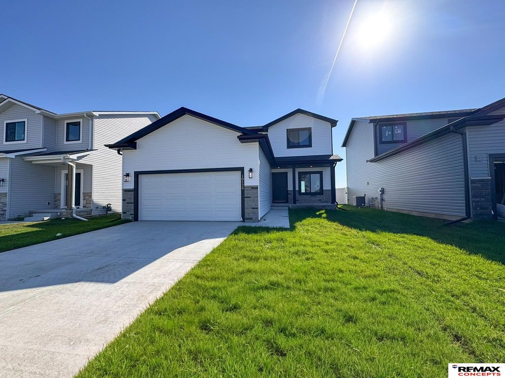 10526 S 76th Street, Lincoln, NE 68516