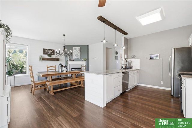 2003 Lakewood Drive, Papillion, NE 68046