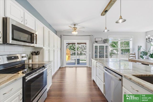 2003 Lakewood Drive, Papillion, NE 68046
