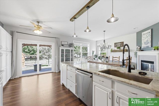 2003 Lakewood Drive, Papillion, NE 68046