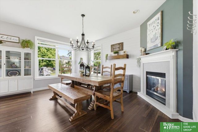 2003 Lakewood Drive, Papillion, NE 68046