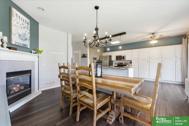 2003 Lakewood Drive, Papillion, NE 68046