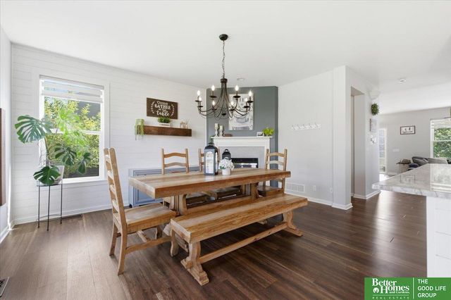 2003 Lakewood Drive, Papillion, NE 68046