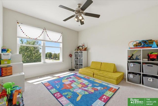 2003 Lakewood Drive, Papillion, NE 68046