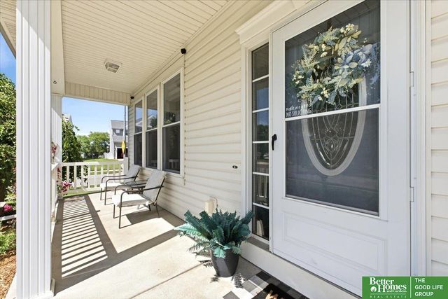 2003 Lakewood Drive, Papillion, NE 68046