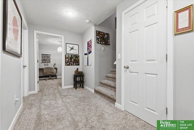2003 Lakewood Drive, Papillion, NE 68046