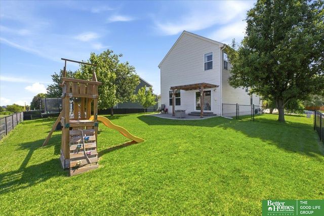 2003 Lakewood Drive, Papillion, NE 68046