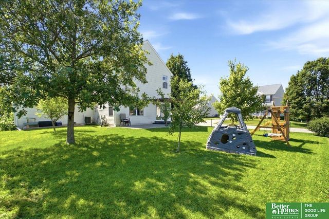 2003 Lakewood Drive, Papillion, NE 68046