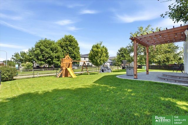 2003 Lakewood Drive, Papillion, NE 68046