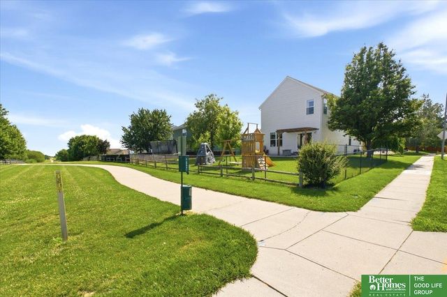 2003 Lakewood Drive, Papillion, NE 68046
