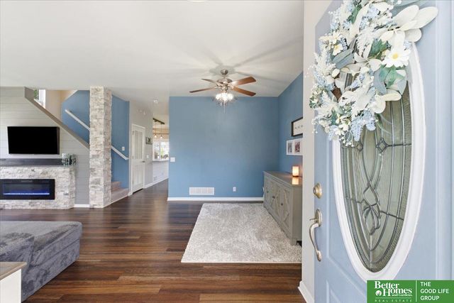 2003 Lakewood Drive, Papillion, NE 68046