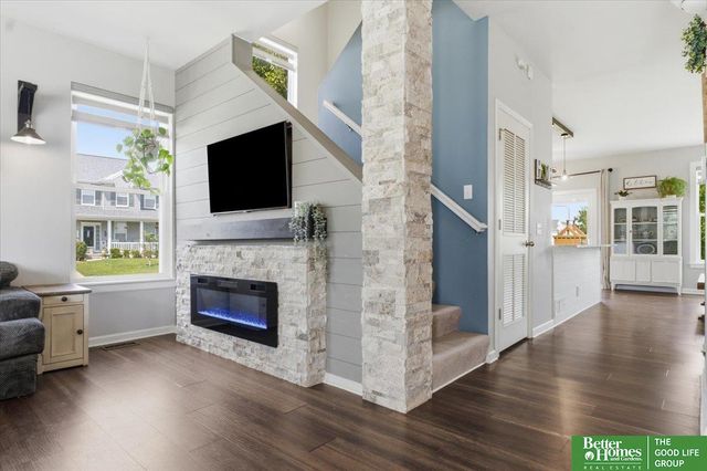 2003 Lakewood Drive, Papillion, NE 68046