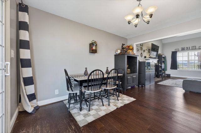 736 Crestone Ln, Clarksville, TN 37042