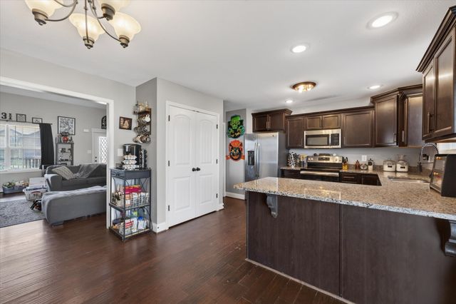 736 Crestone Ln, Clarksville, TN 37042