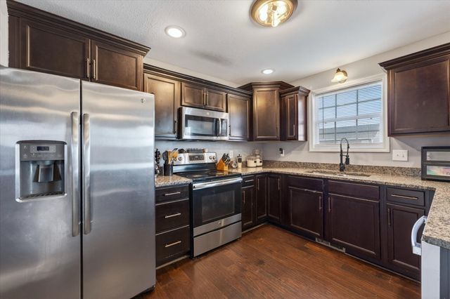 736 Crestone Ln, Clarksville, TN 37042