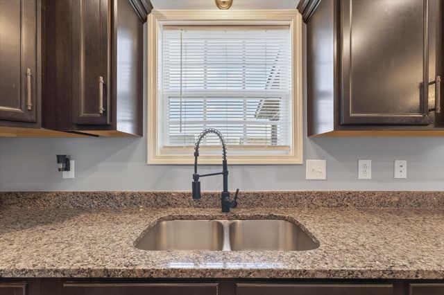 736 Crestone Ln, Clarksville, TN 37042