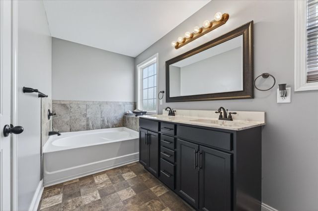 736 Crestone Ln, Clarksville, TN 37042