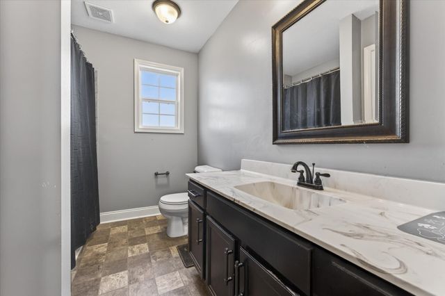 736 Crestone Ln, Clarksville, TN 37042