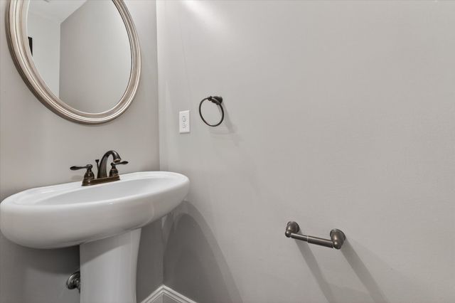 736 Crestone Ln, Clarksville, TN 37042