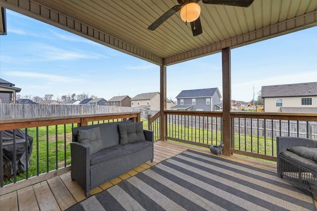 736 Crestone Ln, Clarksville, TN 37042