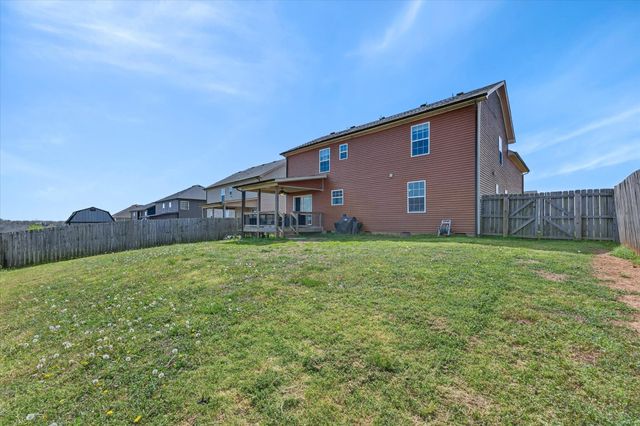 736 Crestone Ln, Clarksville, TN 37042