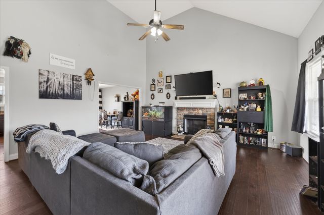 736 Crestone Ln, Clarksville, TN 37042