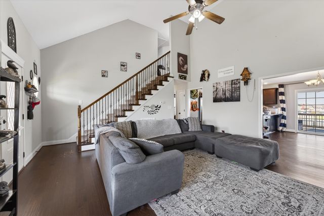 736 Crestone Ln, Clarksville, TN 37042