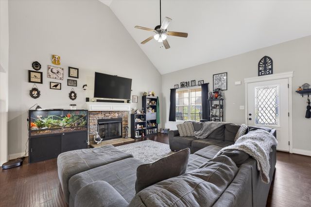 736 Crestone Ln, Clarksville, TN 37042