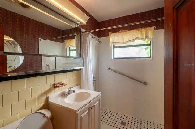 9609 N ELMER STREET, Tampa, FL 33612