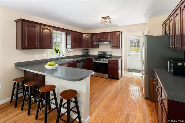 581 Barrett Hill Road, Mahopac, NY 10541