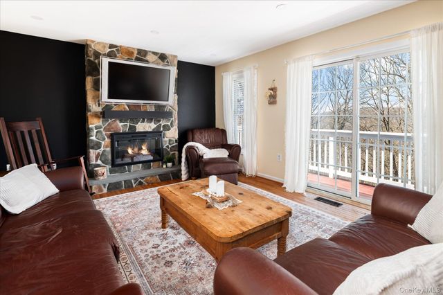 581 Barrett Hill Road, Mahopac, NY 10541