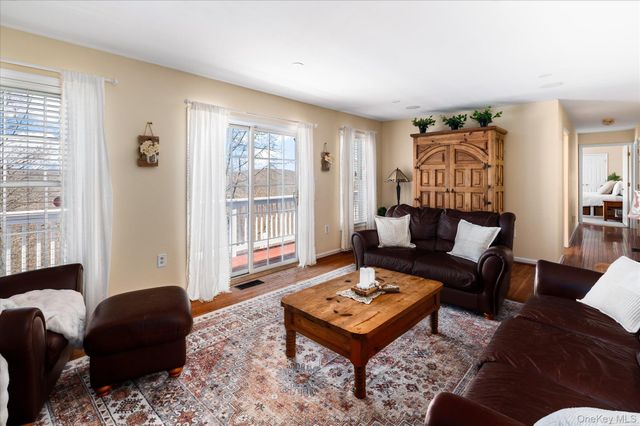 581 Barrett Hill Road, Mahopac, NY 10541