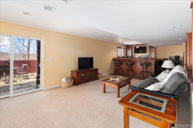 581 Barrett Hill Road, Mahopac, NY 10541
