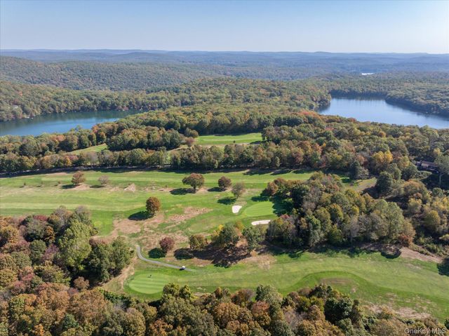581 Barrett Hill Road, Mahopac, NY 10541