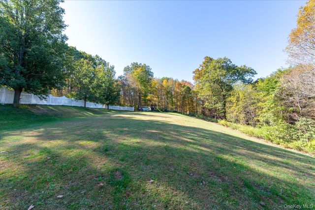 581 Barrett Hill Road, Mahopac, NY 10541