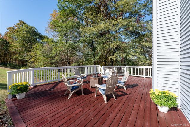 581 Barrett Hill Road, Mahopac, NY 10541