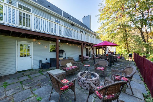 581 Barrett Hill Road, Mahopac, NY 10541