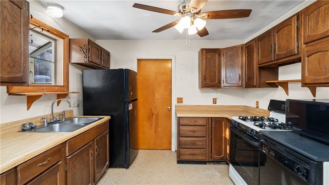 30 Torrington Drive, Warwick, RI 02889